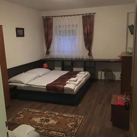 Harrys Motel, Klima! モーテル Komárno