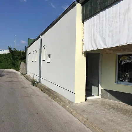 Harrys Motel, Klima! 2* Komárno